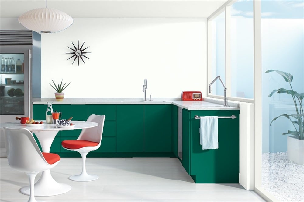 Green Bay by Benjamin Moore: Emerald green lower kitchen cabinets.
