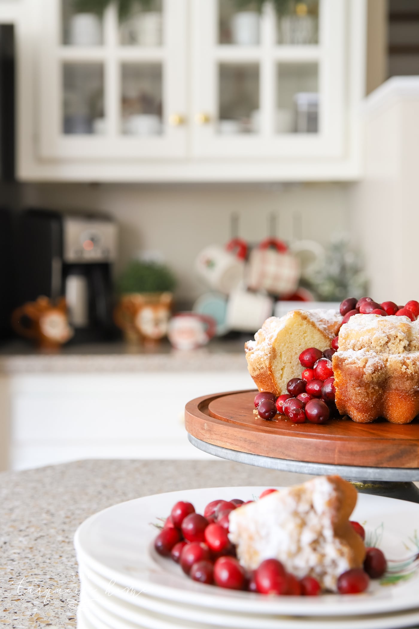 How to Decorate the Kitchen for Christmas (3-Step Formula)