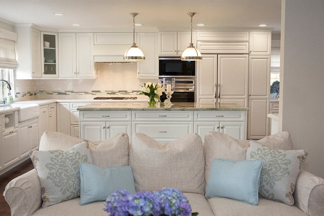 traditional kitchen with Benjamin Moore Swiss Coffee cabinets