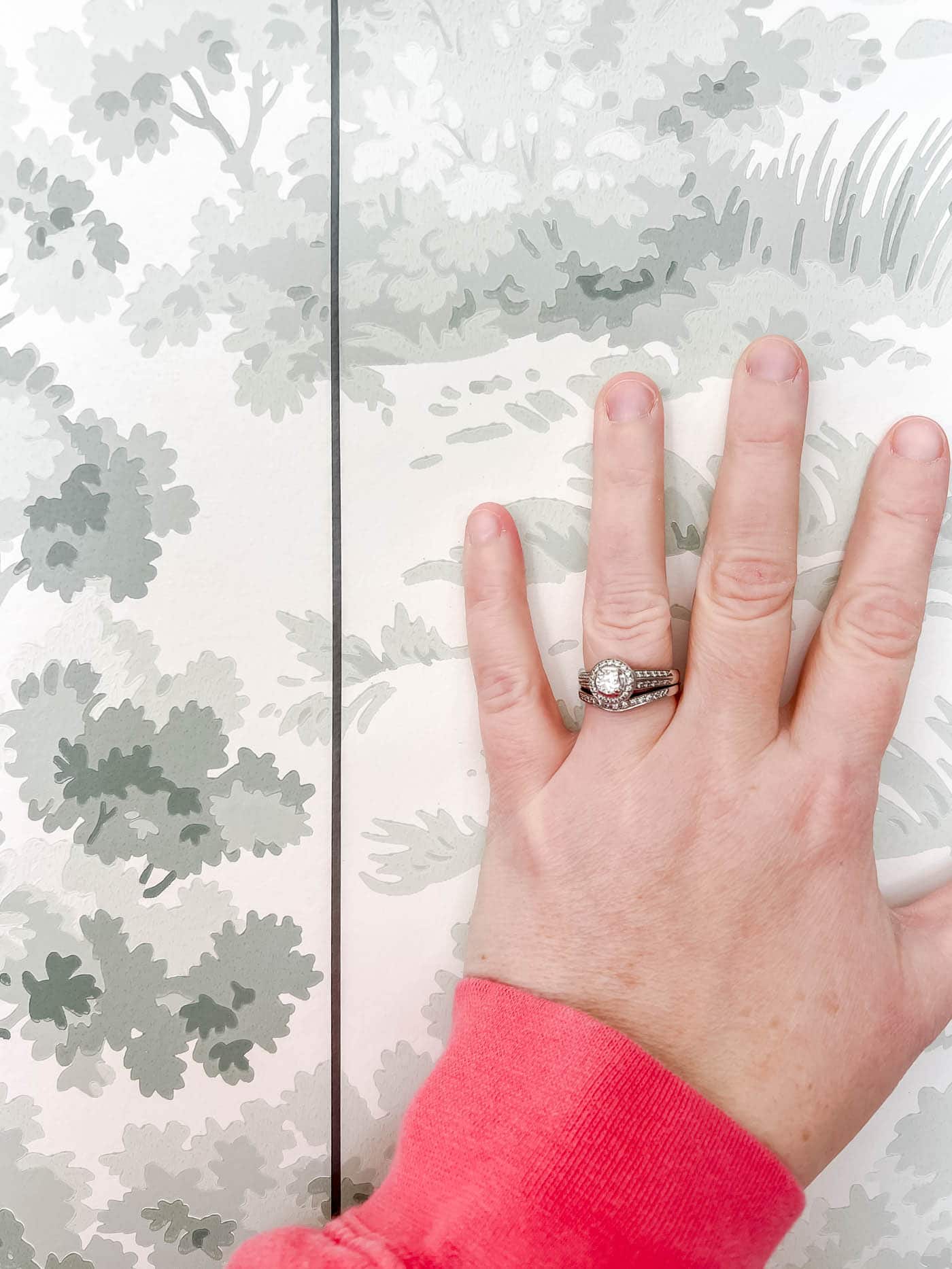 Match the patterns when wallpapering