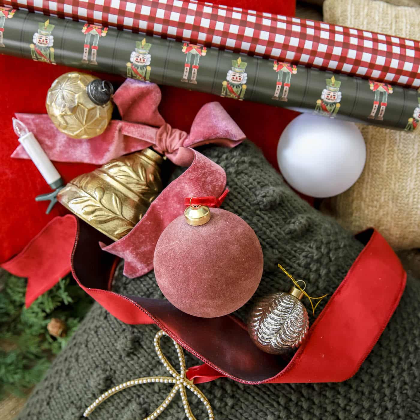 gold, cranberry and white christmas decor