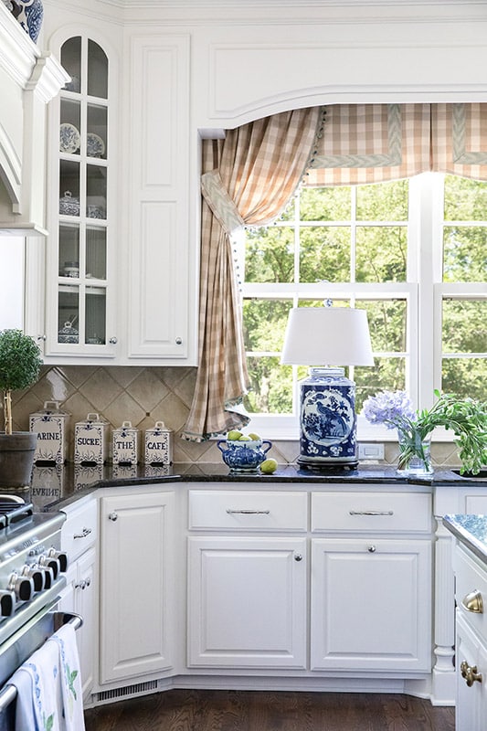 Eric Ross Interiors Kitchen with Ginger Jar Lamp Base