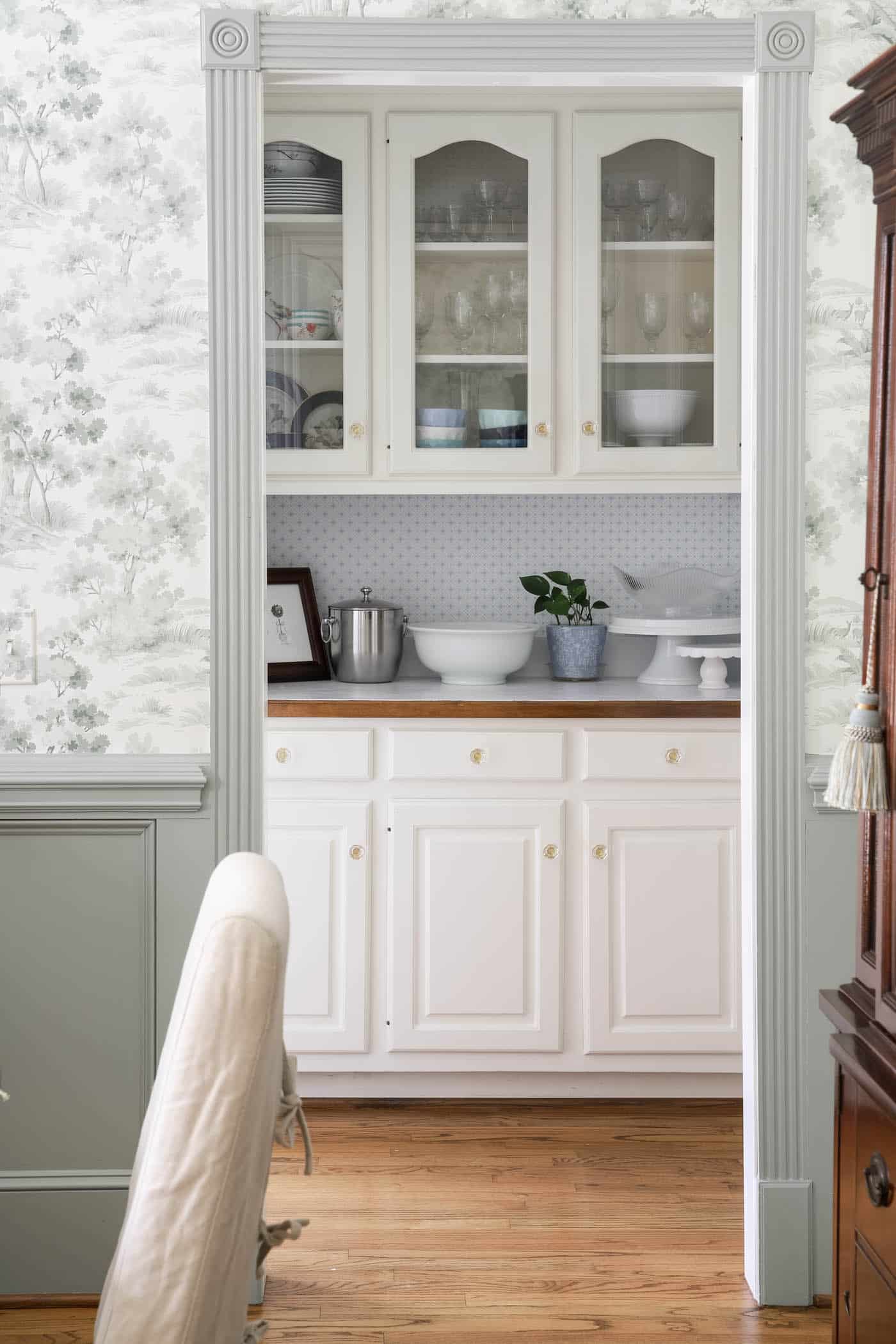 Perfectly small butler's pantry in a traditional home.