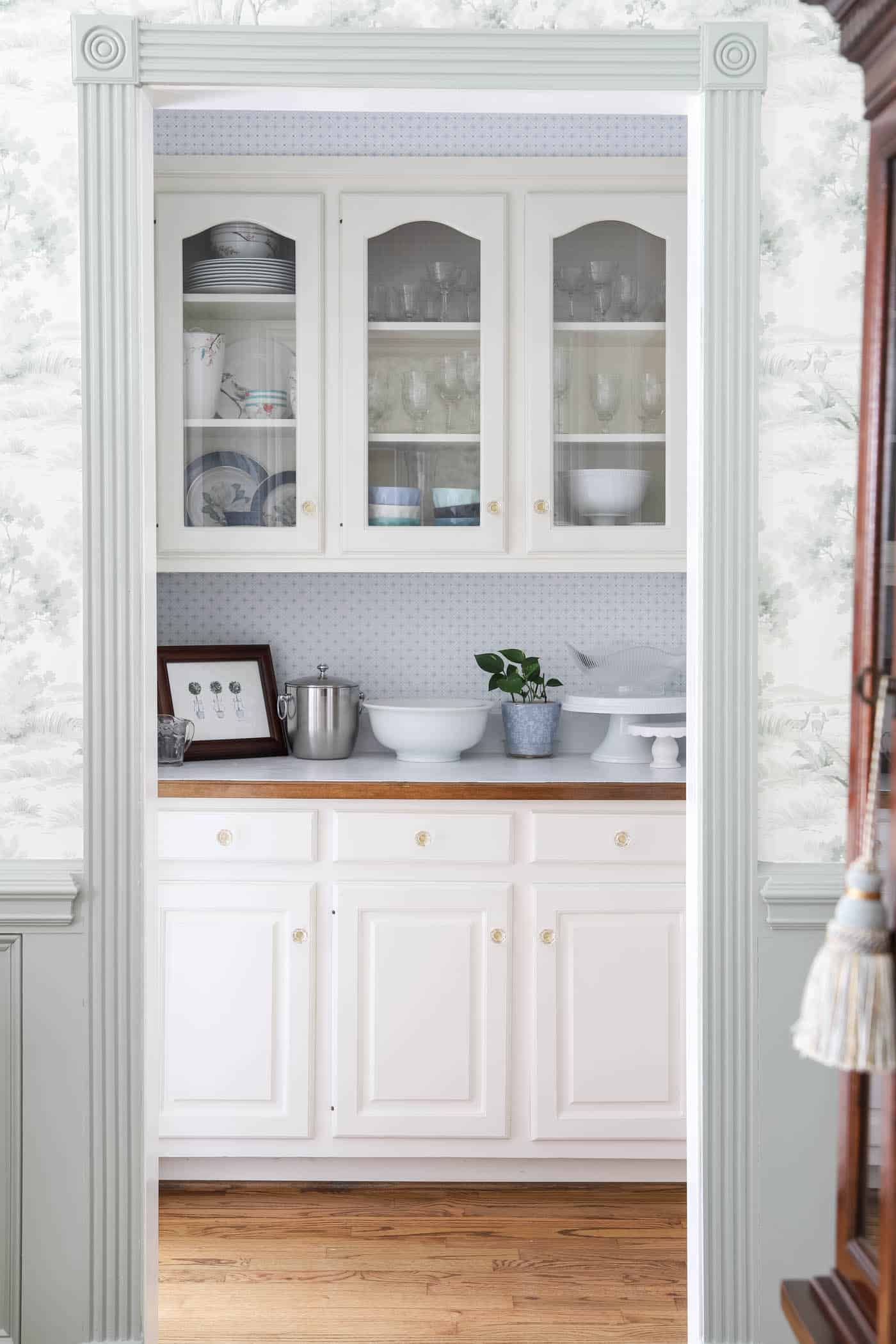 Butler's Pantry Ideas: 10+ Lovely and Practical Designs
