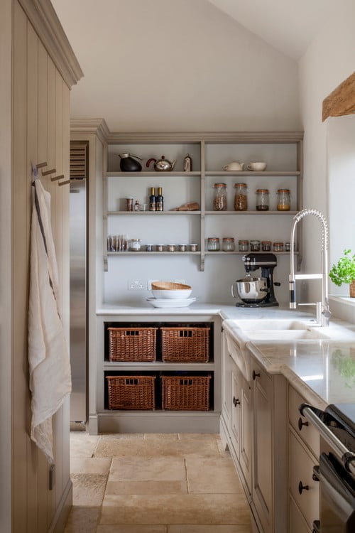 netural butler's pantry or scullery.