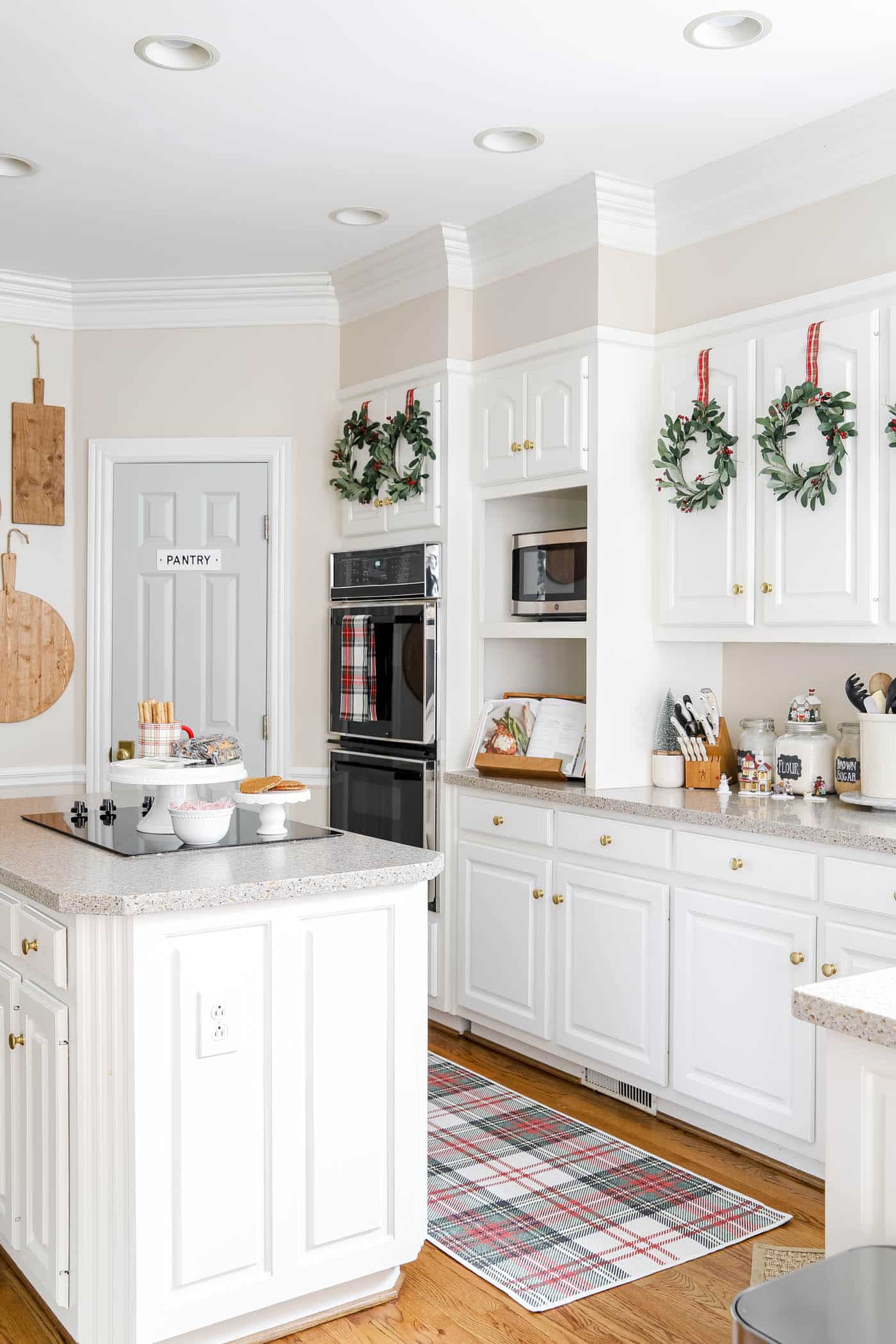 Blue & Gold Christmas Kitchen, Festive Table Settings & Simple Holiday Decorating (HSS #479)