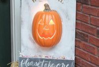 DIY Lighted Pumpkin Candy Holder: Halloween Decor