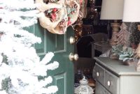 Neutral Christmas Entryway Ideas for a Warm Welcome