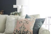 Choose and Arrange Sofa Pillows for Living Room Decor