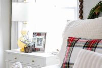 Cozy Christmas Bedroom Decorating Ideas and Inspiration