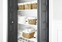 Cozy Winter Decorating, New Year Routines and DIY Wreath