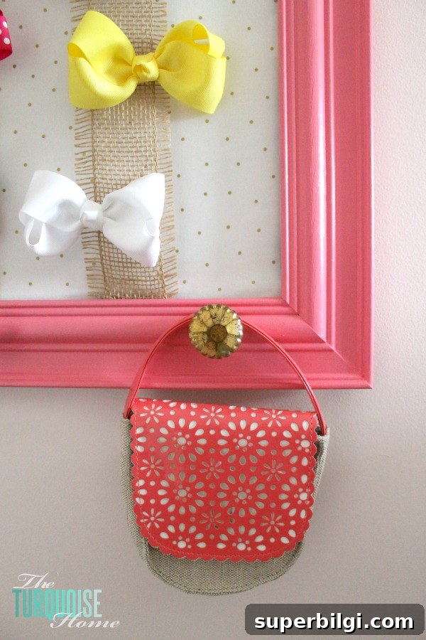 DIY Burlap Jewelry Organizer with Gold and Pink Accents 10 DIY Gold, Pink & Burlap Accessories Holder | TheTurquoiseHome.com