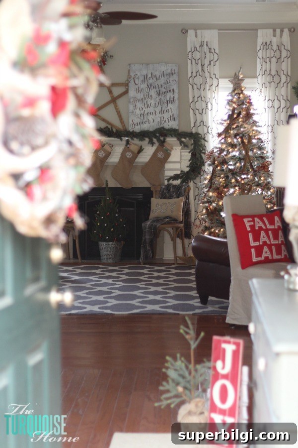 Merry Christmas Home Tour: Cozy Holiday Decorating Ideas 6 A Traditional Christmas Home Tour at TheTurquoiseHome.com