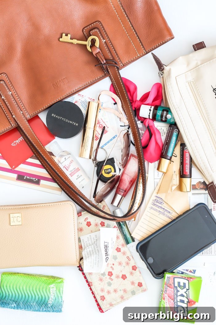 6 Smart Ways to Organize Your Purse 4 Dump out the contents of your purse! It's the first step in purse organization! | 30 Days to Less of a Hot Mess Challenge