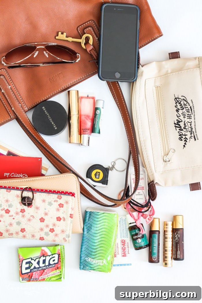 6 Smart Ways to Organize Your Purse 5 Corral like things is step 3 in purse organization 101! | 30 Days to Less of a Hot Mess