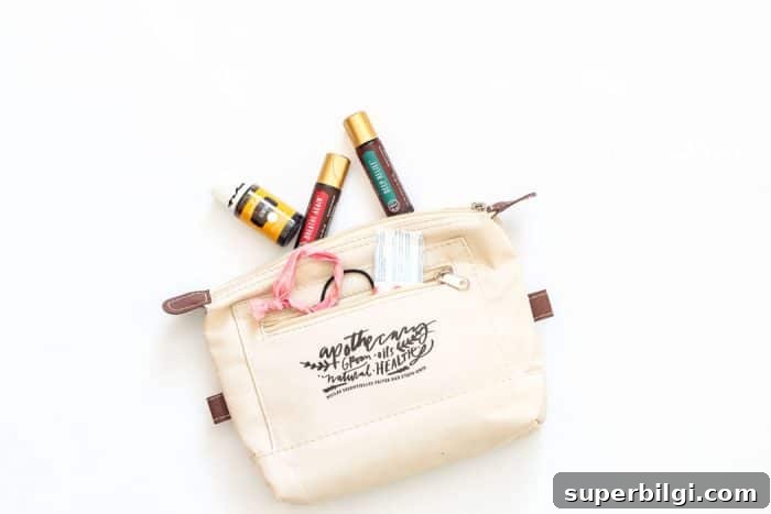 6 Smart Ways to Organize Your Purse 7 Put like things in their own containers! It just makes sense for purse organization! | 30 Days to Less of a Hot Mess Challenge