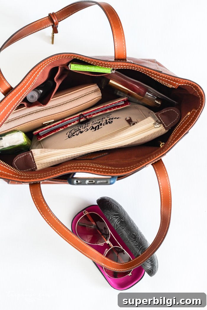 6 Smart Ways to Organize Your Purse 9 Everything is in its place! Purse organization is awesome!! | 30 Days to Less of a Hot Mess