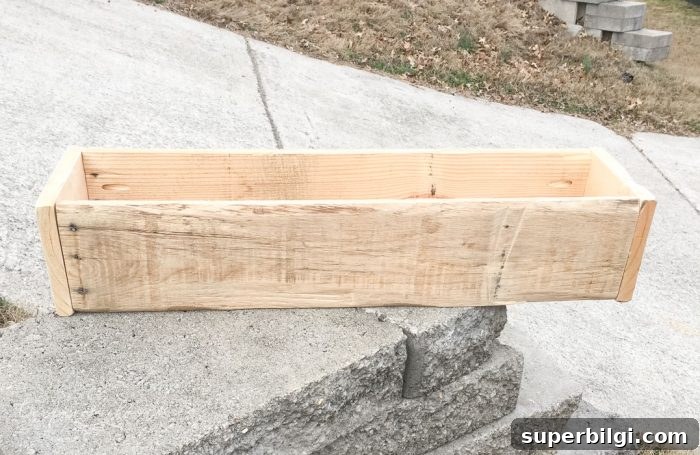 DIY Wooden Box Centerpiece Ideas for Table and Wedding Decor 8 I'm in love!! I'm going to make this project ASAP! DIY Farmhouse Wooden Box Centerpiece | Kreg Jig | Woodworking | Rustic Home Decor | Farmhouse Decor
