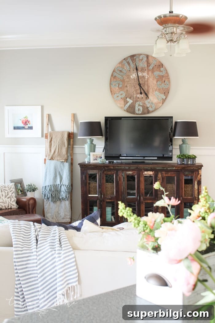 Simply gorgeous navy and turquoise in this summer home tour. Inspiration to create a home you love! | My Summer House