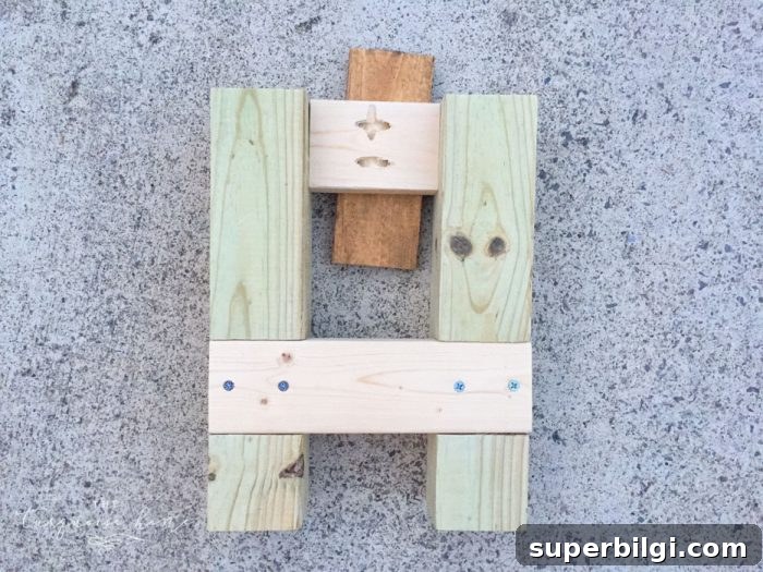 DIY Farmhouse Bench: Build One for Under $40 10 Amazing!! Build this DIY Farmhouse Bench for less than $40!