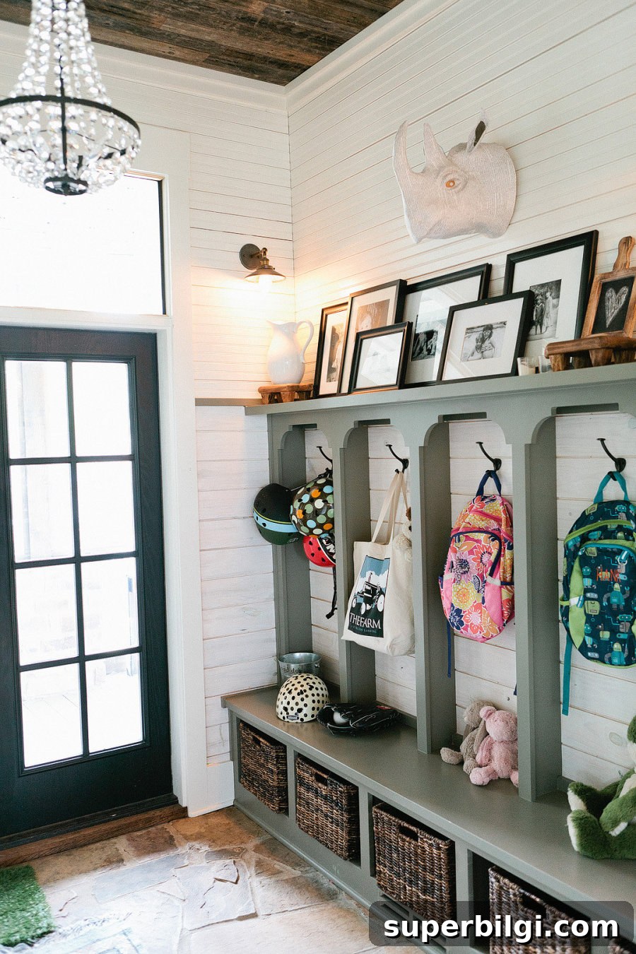 20 Mudroom Ideas for a Stylish, Functional Entryway 6 Eclectic Farmhouse Mudroom