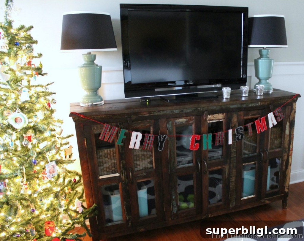 Christmas Home Tour 2013: Pretty in Plaid 11 Christmas Home Tour 2013: Pretty in Plaid