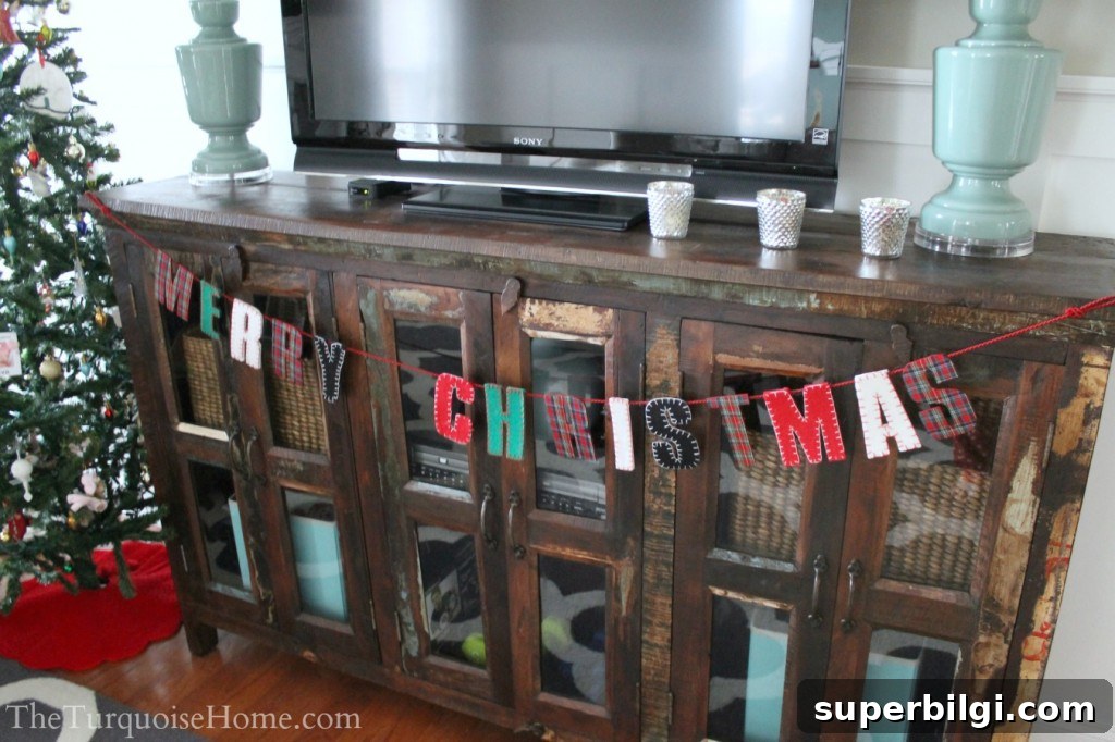 Christmas Home Tour 2013: Pretty in Plaid 18 Christmas Home Tour 2013: Pretty in Plaid