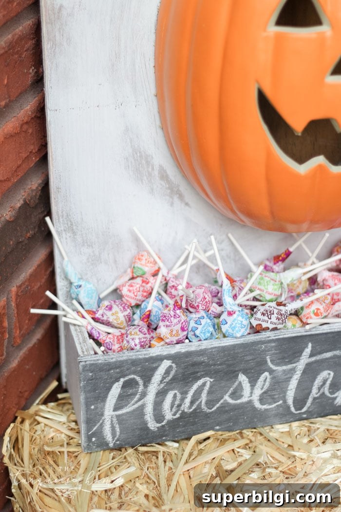 DIY Lighted Pumpkin Candy Holder: Halloween Decor 15 Adorable DIY lighted pumpkin candy holder - perfect for Halloween night!