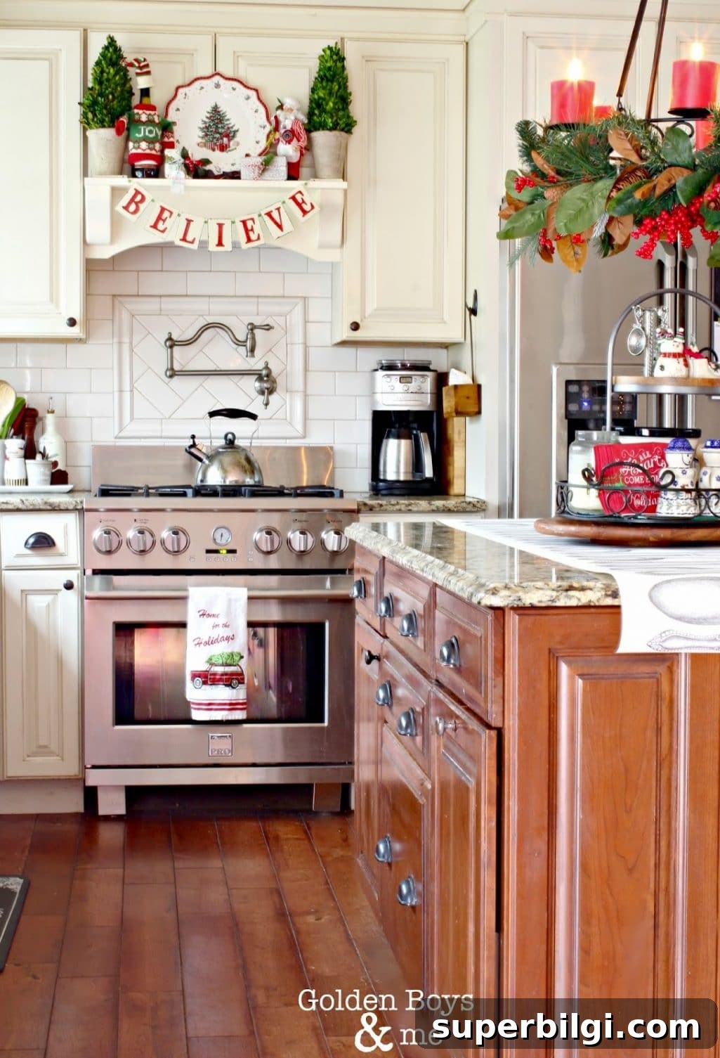 Cozy Farmhouse Christmas Kitchen Decor Ideas 9 Traditional Farmhouse Christmas Decor in Kitchens