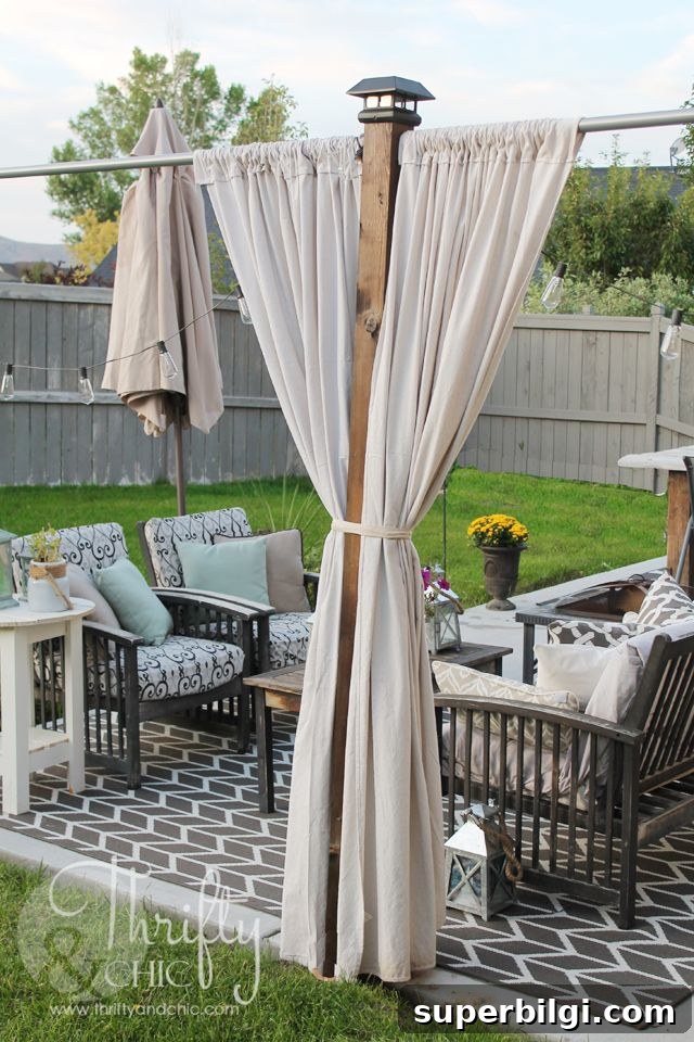 Stunning and Practical Outdoor Living Space Designs 5 Outdoor living room with DIY privacy screen