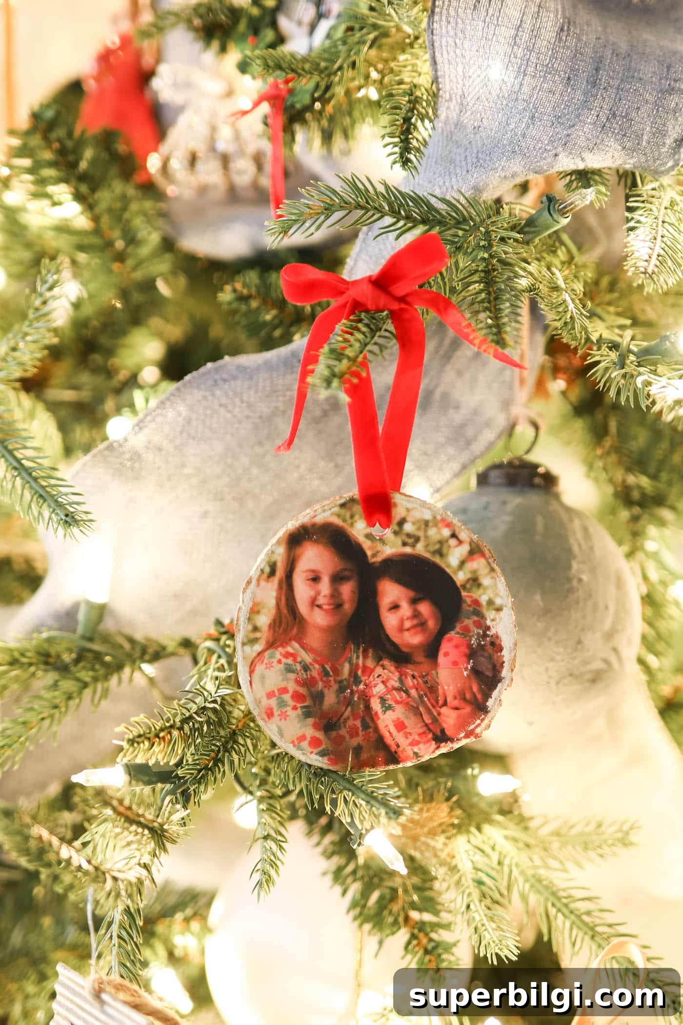DIY Photo Transfer to Wood: Step-by-Step Guide 12 diy photo transfer to wood slice ornament