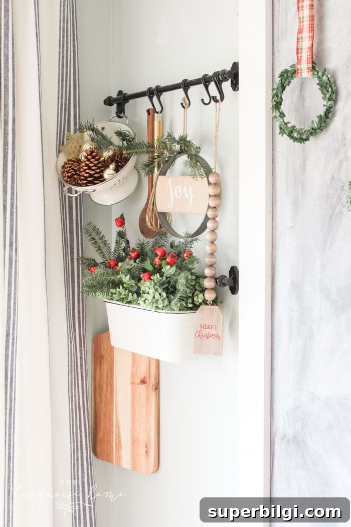 Christmas Kitchen 2018: Festive Recipes and Holiday Menu 3 Eat-in kitchen decorated for the holidays