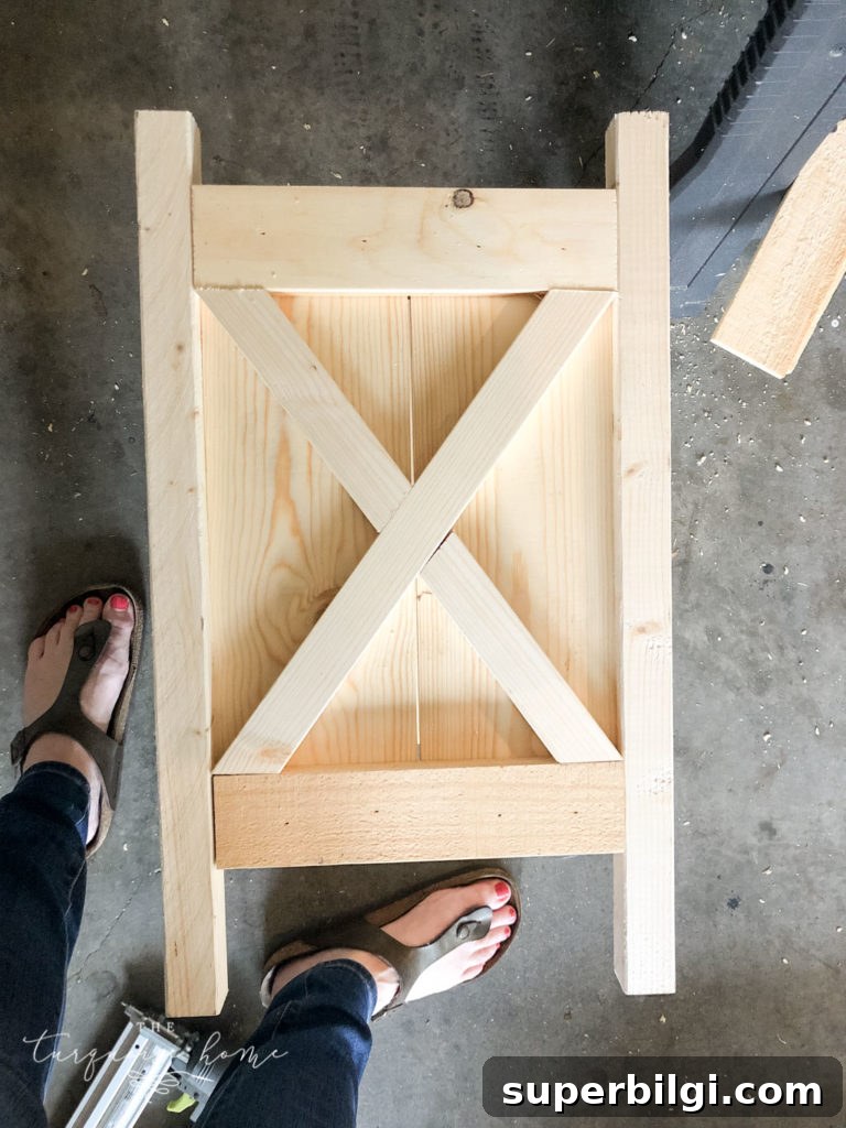 How to Build a Wooden Planter Box Step-by-Step 12 Step-by-step assembly of DIY wood planter