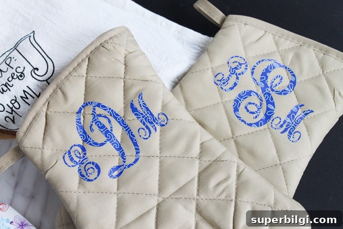 DIY Monogram Ideas for Every Room in Your Home 5 DIY Monogramed oven mitts