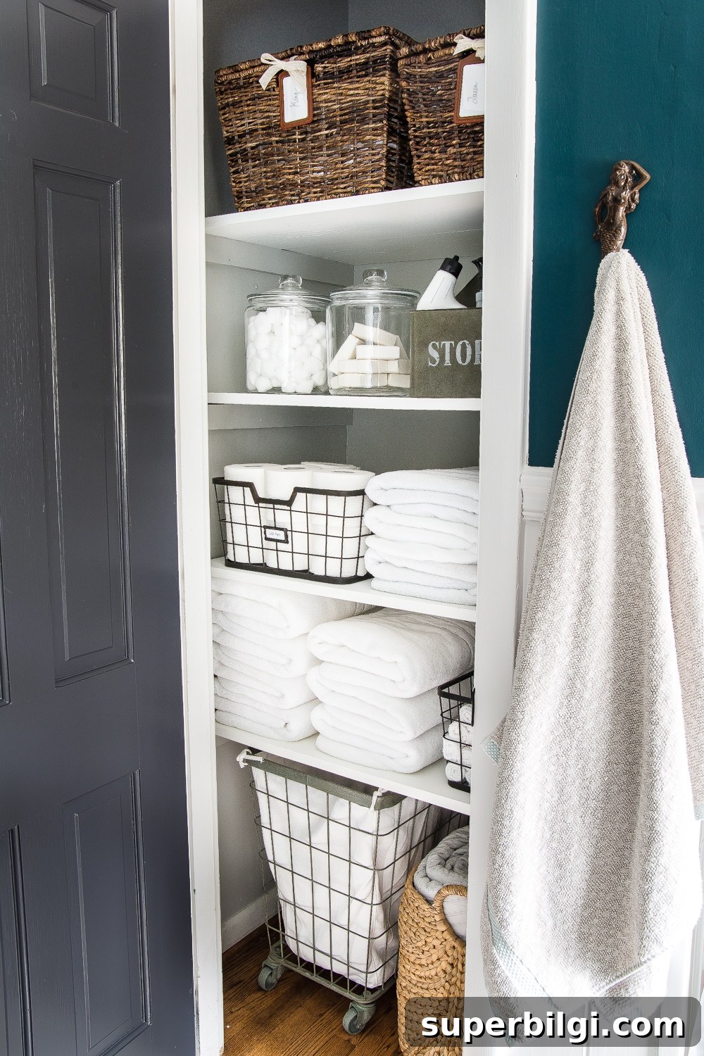 Linen Closet Organization: Smart Storage Tips and Ideas 6 img 30603 7