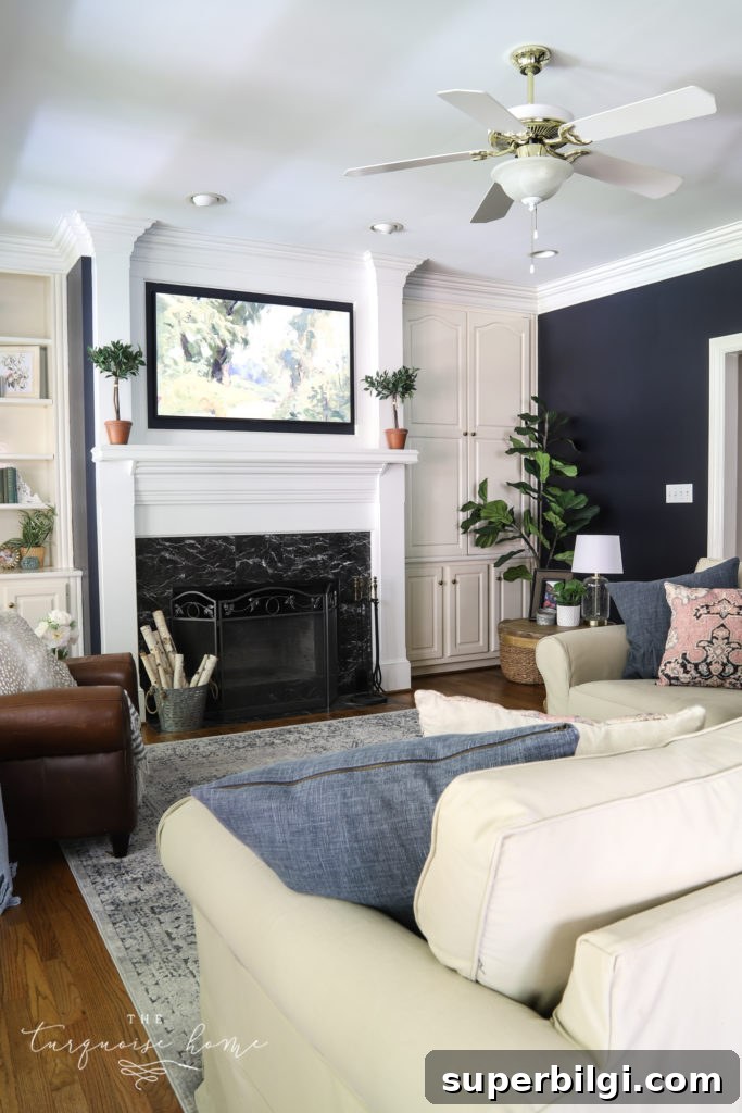 Benjamin Moore Hale Navy: Color Guide and Pairing Ideas 6 Navy Living Room with white trim