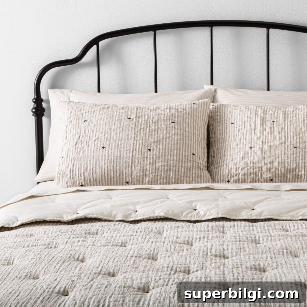 Farmhouse Bedding Ideas to Refresh Your Bedroom 4 Gorgeous Hearth and Hand farmhouse bedding set | farmhouse bedding