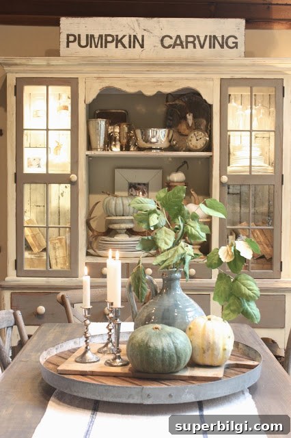 Thanksgiving Table Decorating Ideas for a Memorable Dinner 15 27 Gorgeous Thanksgiving Tablescapes | Simple Fall Tablescape with Pumpkin Carving Sign