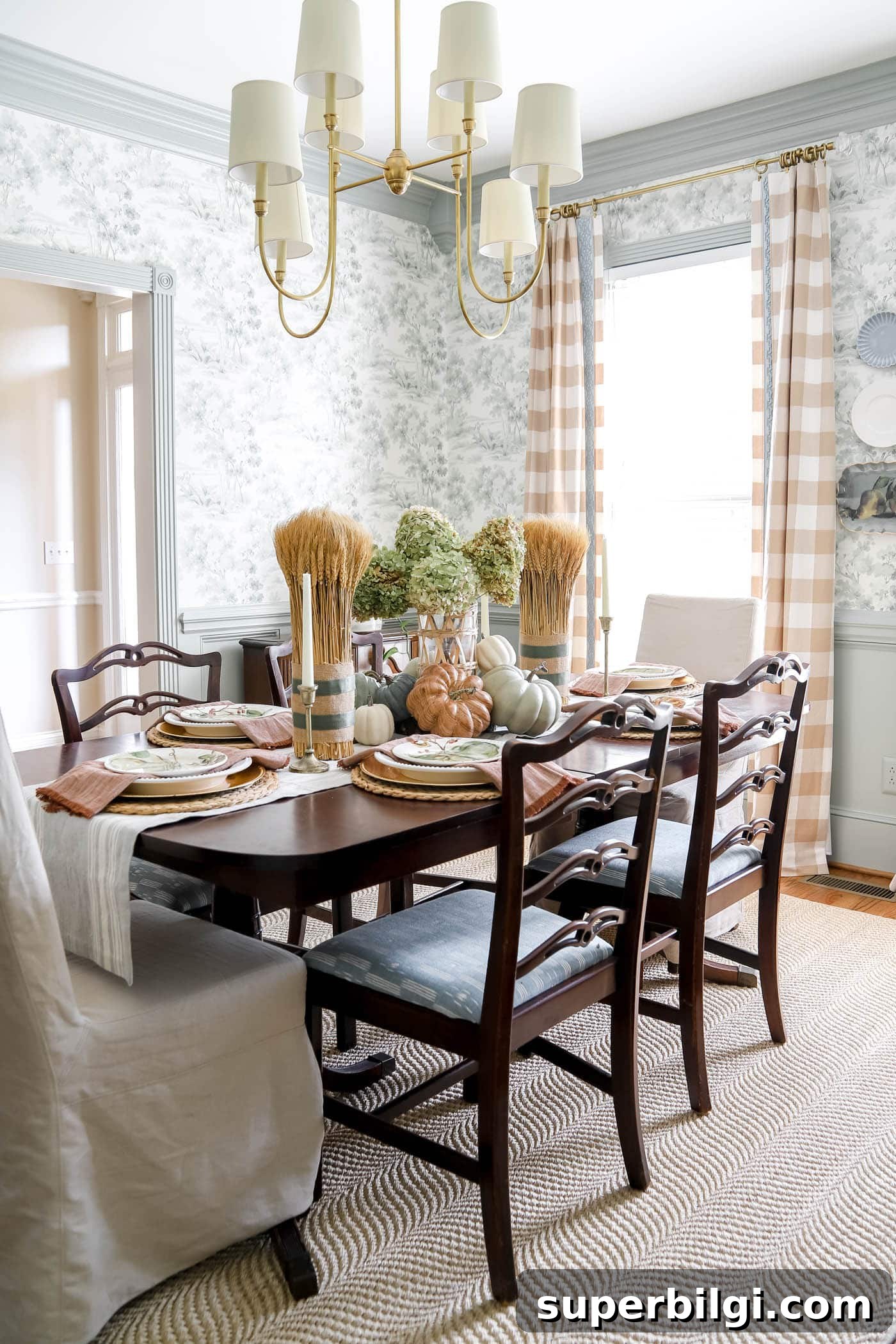 Thanksgiving Table Decorating Ideas for a Memorable Dinner 3 A Fall Table Centerpiece Thanksgiving Table Decor