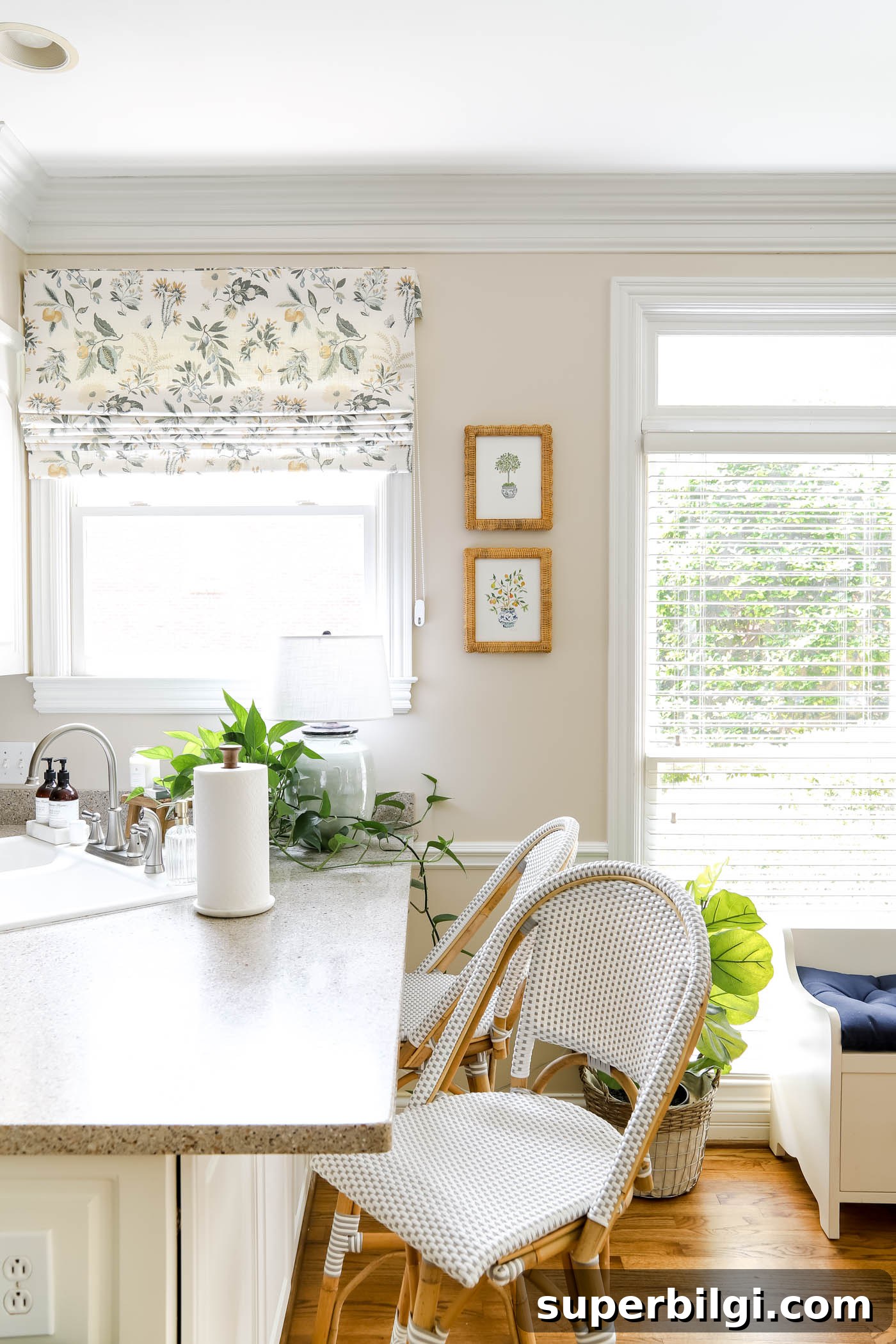 Benjamin Moore Edgecomb Gray: Swatch, Hex Code and Room Ideas 4 kitchen edgecomb gray