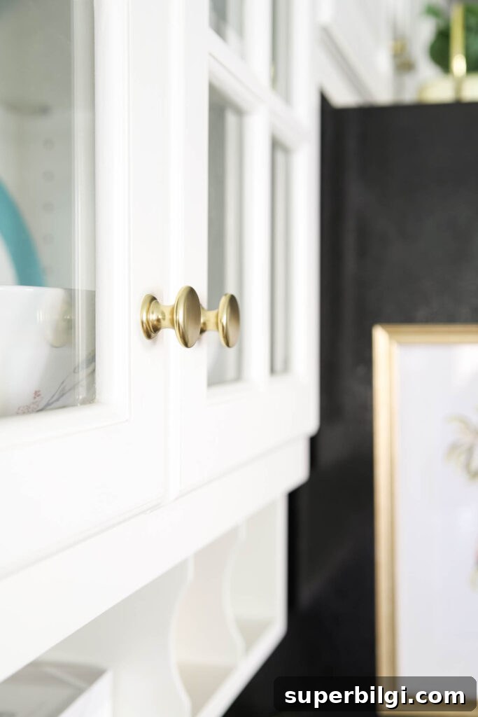 7 Stylish Decorating Ideas for Renters 9 brass hardware in the kitchen