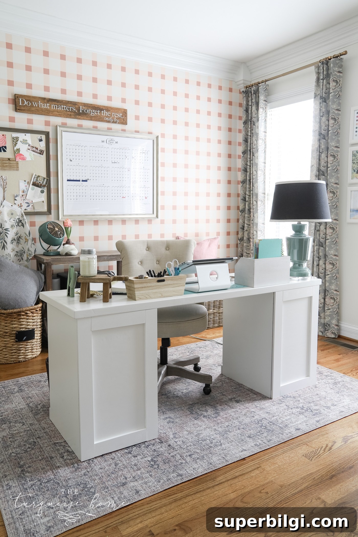 10 Office Decor Ideas to Transform Your Workspace 11 Desk in the middle of the office