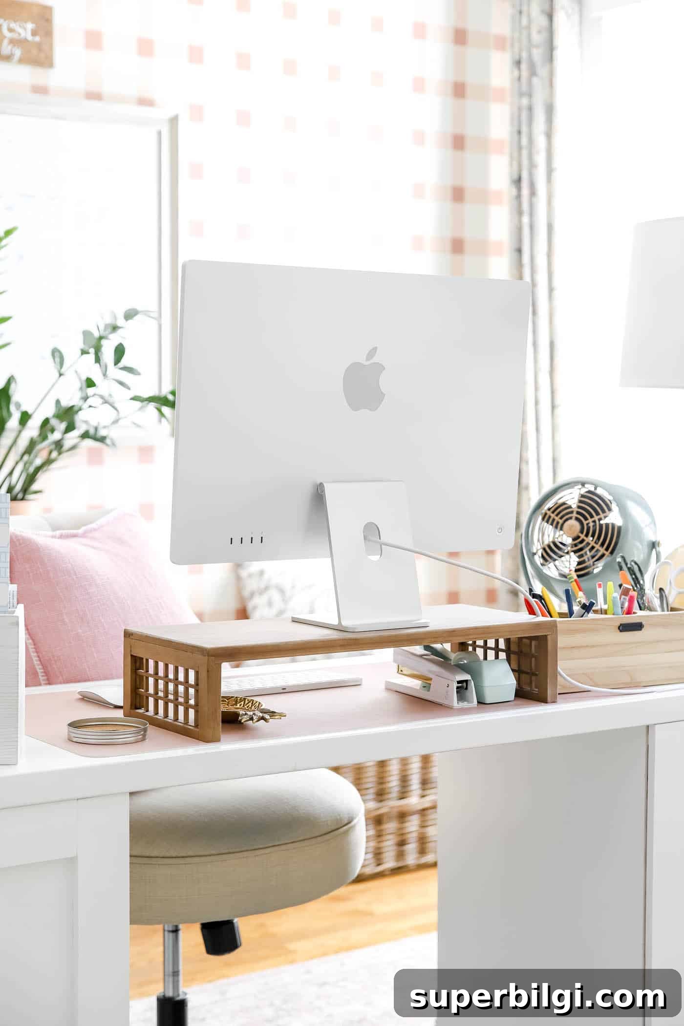 10 Office Decor Ideas to Transform Your Workspace 14 organized office