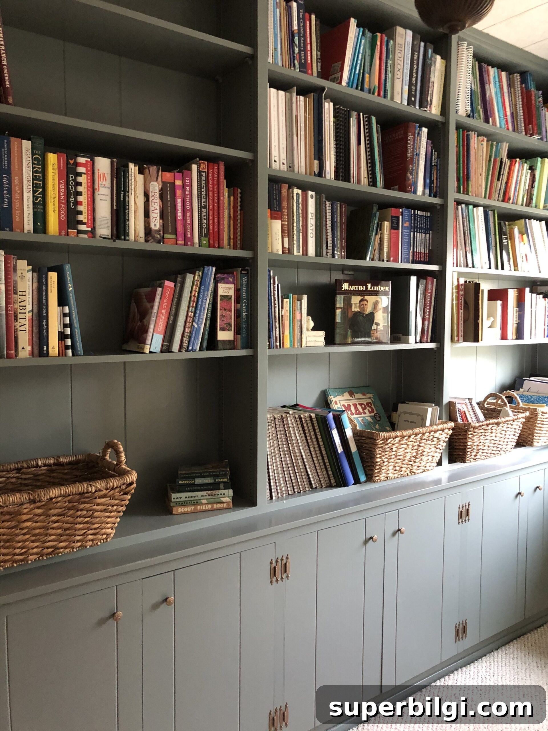 Blue Green Paint Shades to Transform Your Home 8 Benjamin Moore Night Train on built-in bookcases