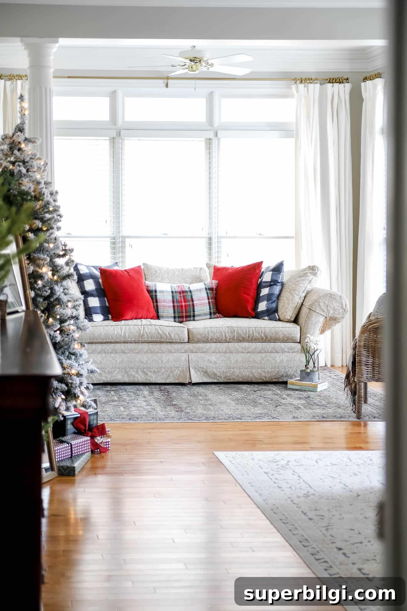 Cozy Christmas Bedroom Decorating Ideas and Inspiration 7 Christmas sitting room in the bedroom