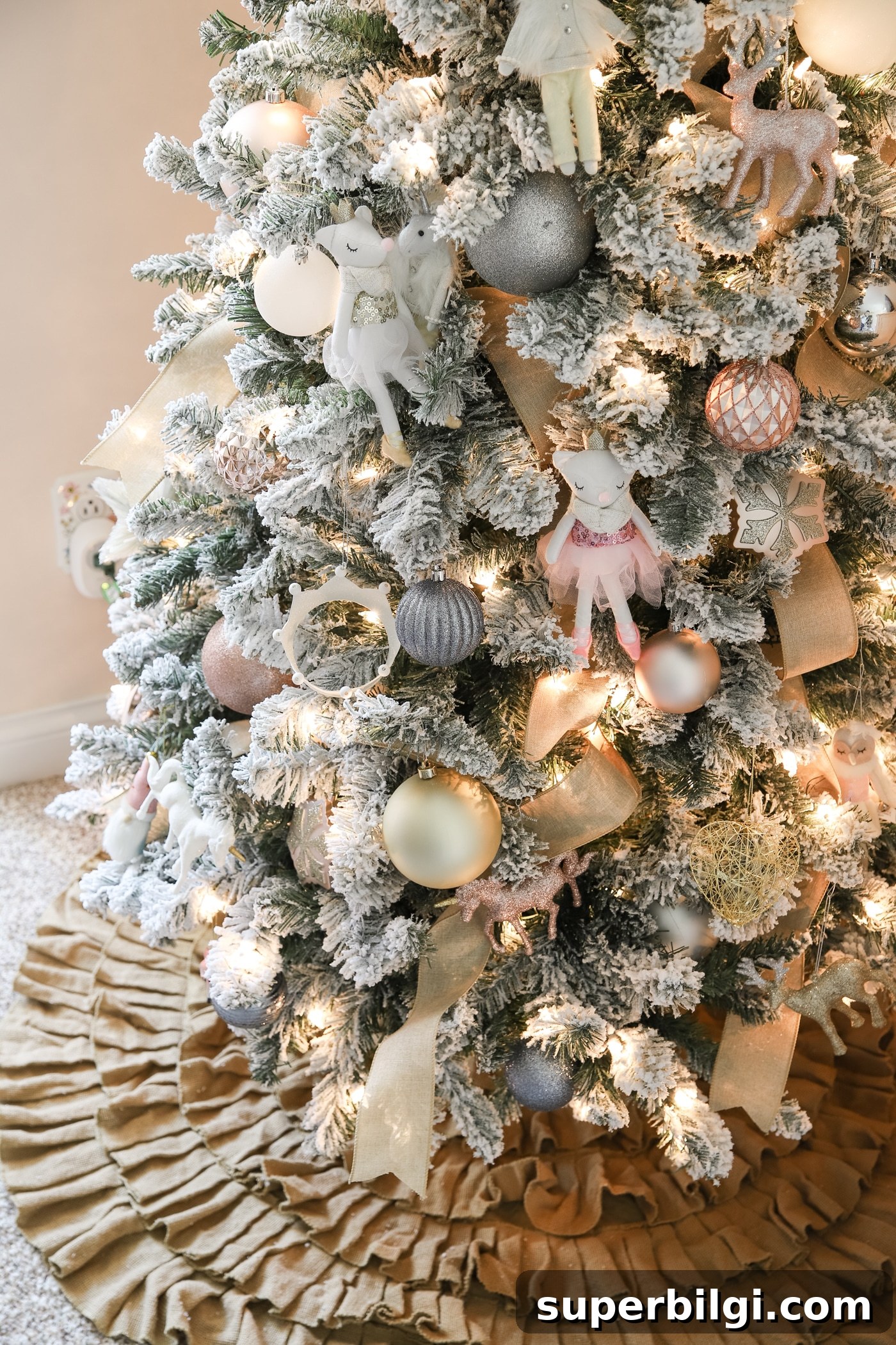 Cozy Christmas Bedroom Decorating Ideas and Inspiration 11 Girls' Bedroom Christmas Tree Decor