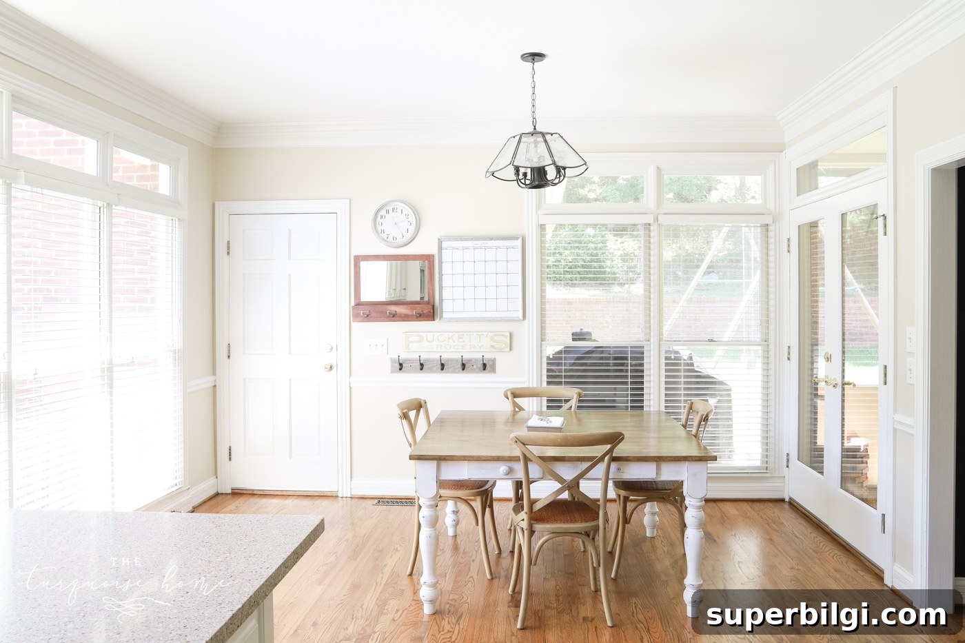 Traditional Eat-In Kitchen Renovation Ideas 5 traditional-kitchen-edgecomb-gray