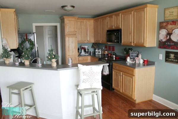Paint Colors That Complement Oak Cabinets 4 Christmas Decorating in the Kitchen