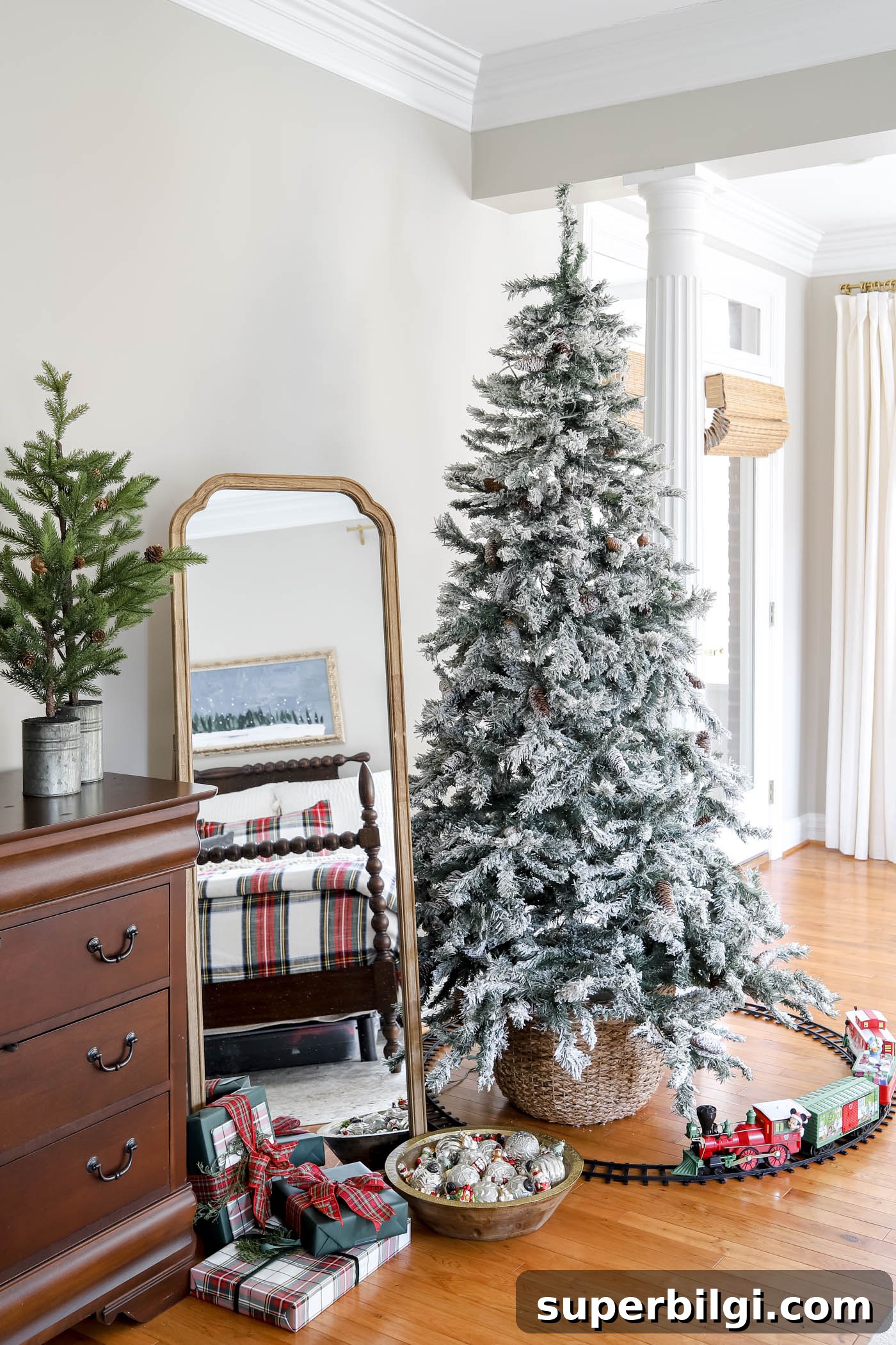 Christmas Decor Ideas for Your Primary Bedroom 8 Pretty Christmas Bedroom Decor