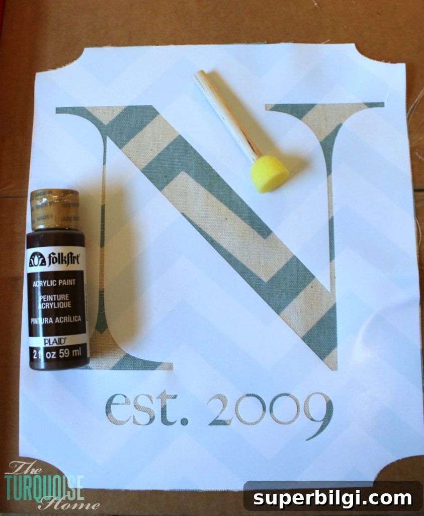How to Make a No-Sew Garden Flag 10 No-Sew Burlap Monogrammed Garden Flag {full tutorial}